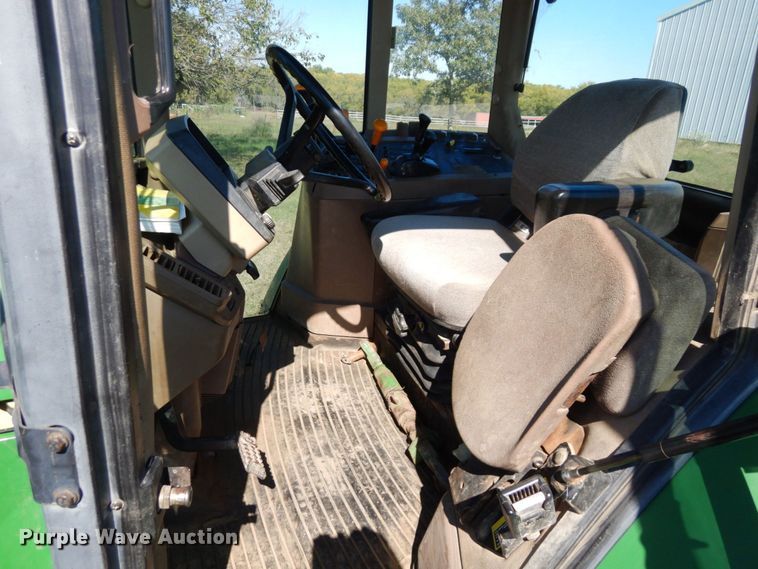 image for item DS1448 2001 John Deere 7210  MFWD tractor