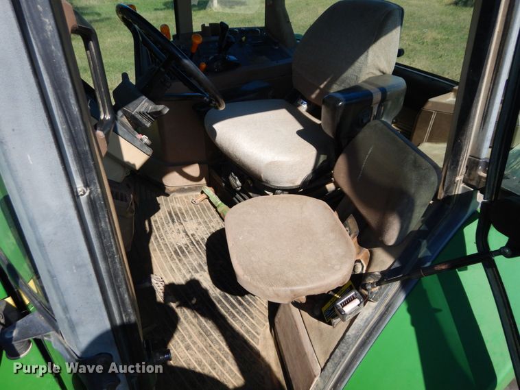 image for item DS1448 2001 John Deere 7210  MFWD tractor