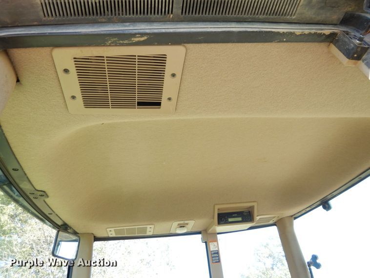 image for item DS1448 2001 John Deere 7210  MFWD tractor