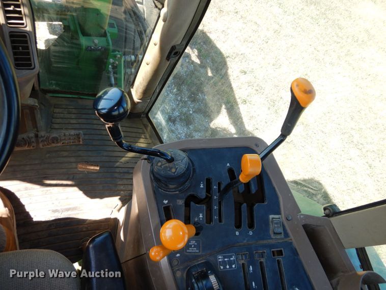 image for item DS1448 2001 John Deere 7210  MFWD tractor