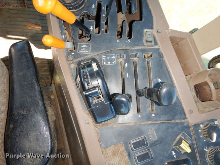 image for item DS1448 2001 John Deere 7210  MFWD tractor