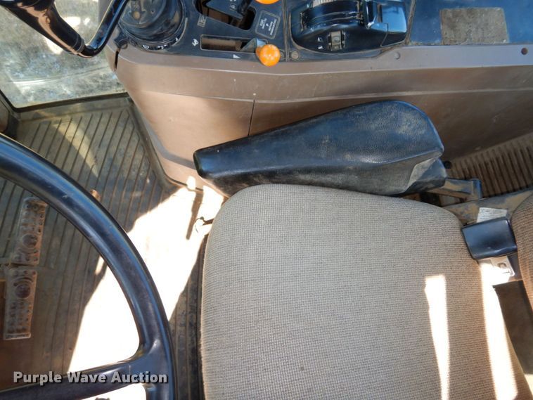 image for item DS1448 2001 John Deere 7210  MFWD tractor