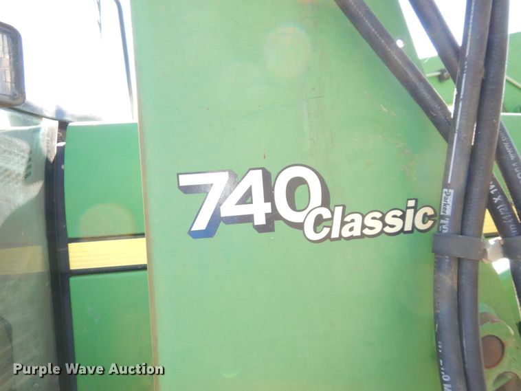 image for item DS1448 2001 John Deere 7210  MFWD tractor