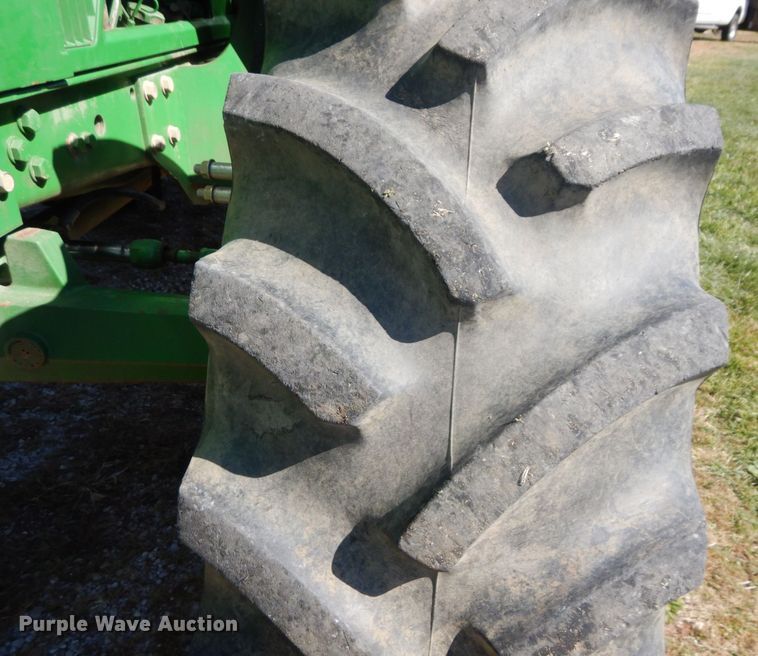 image for item DS1448 2001 John Deere 7210  MFWD tractor