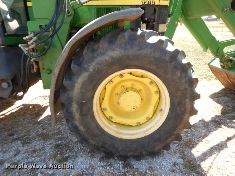 image for item DS1448 2001 John Deere 7210  MFWD tractor