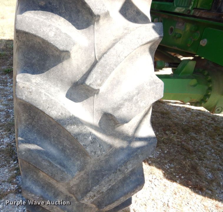 image for item DS1448 2001 John Deere 7210  MFWD tractor