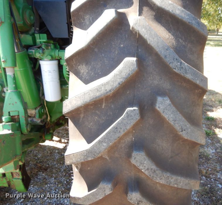 image for item DS1448 2001 John Deere 7210  MFWD tractor