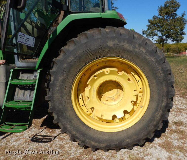 image for item DS1448 2001 John Deere 7210  MFWD tractor