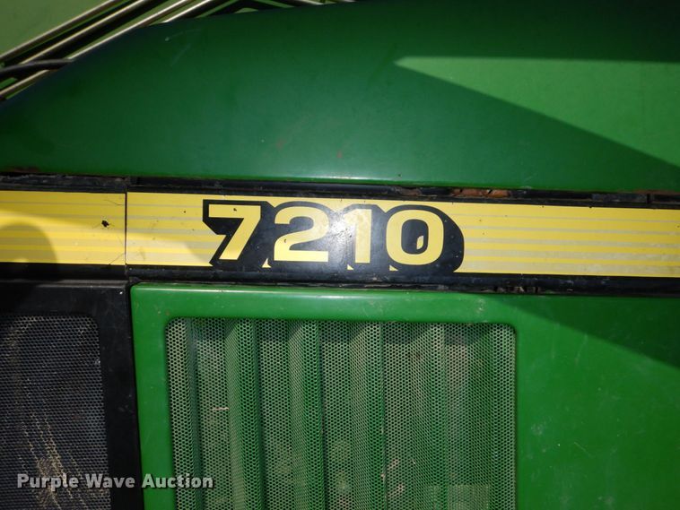 image for item DS1448 2001 John Deere 7210  MFWD tractor