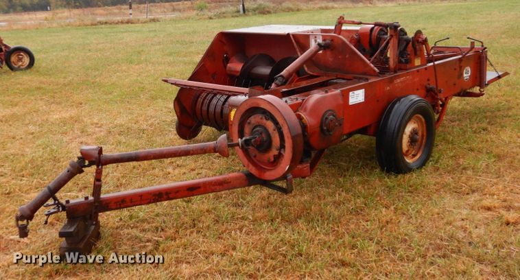 image for item DS1464 International 46  small square baler