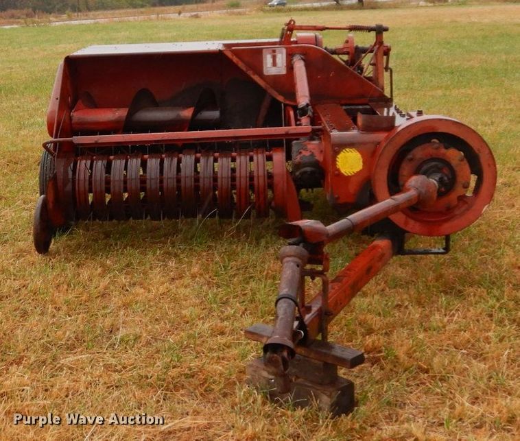 image for item DS1464 International 46  small square baler