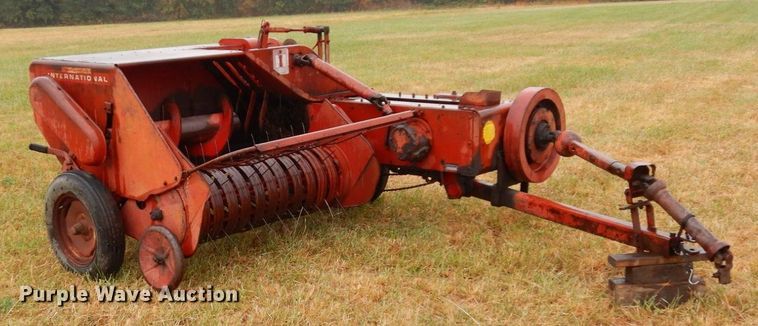 image for item DS1464 International 46  small square baler