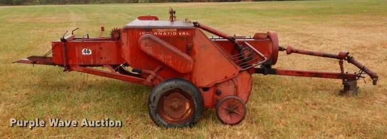 image for item DS1464 International 46  small square baler