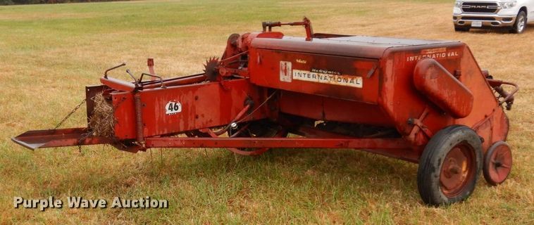 image for item DS1464 International 46  small square baler