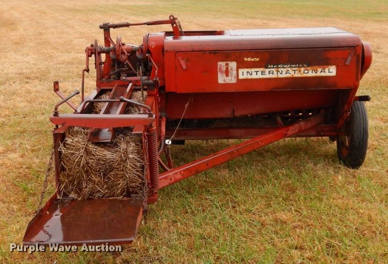 image for item DS1464 International 46  small square baler
