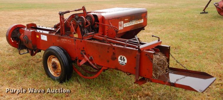 image for item DS1464 International 46  small square baler