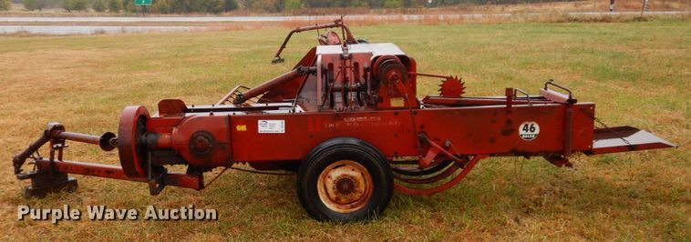 image for item DS1464 International 46  small square baler
