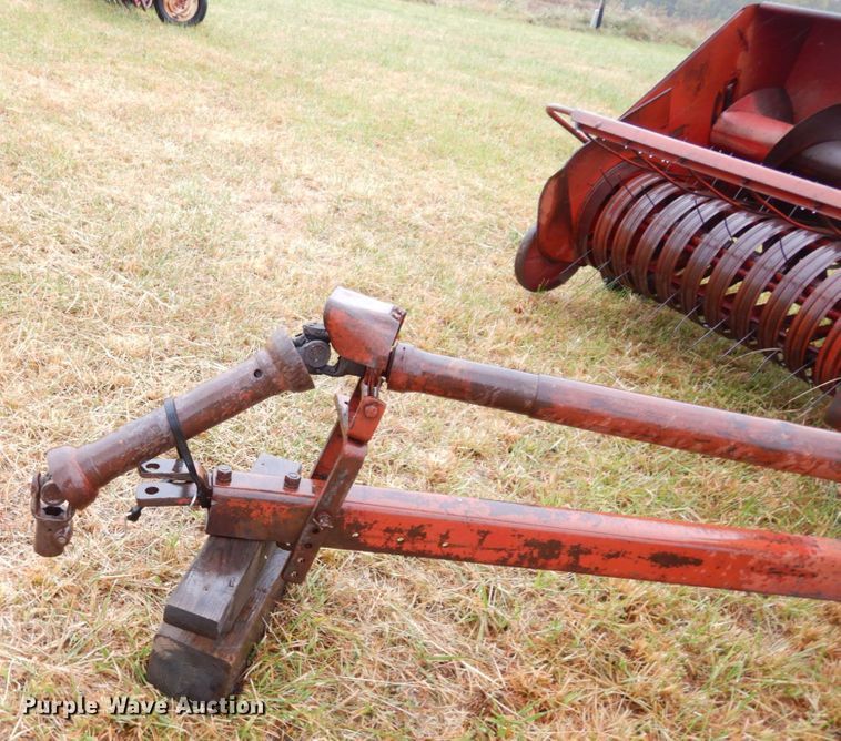 image for item DS1464 International 46  small square baler