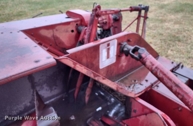 image for item DS1464 International 46  small square baler