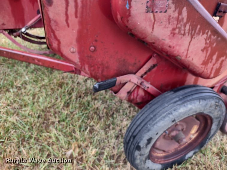 image for item DS1464 International 46  small square baler