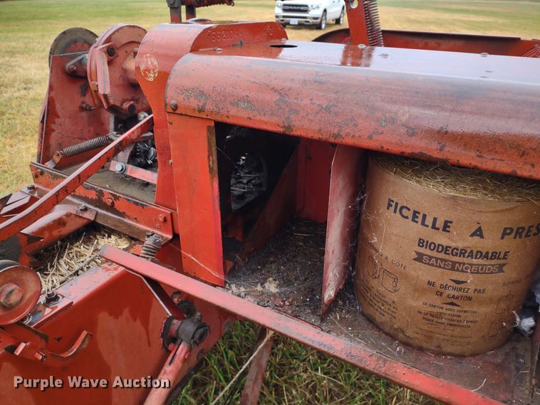 image for item DS1464 International 46  small square baler