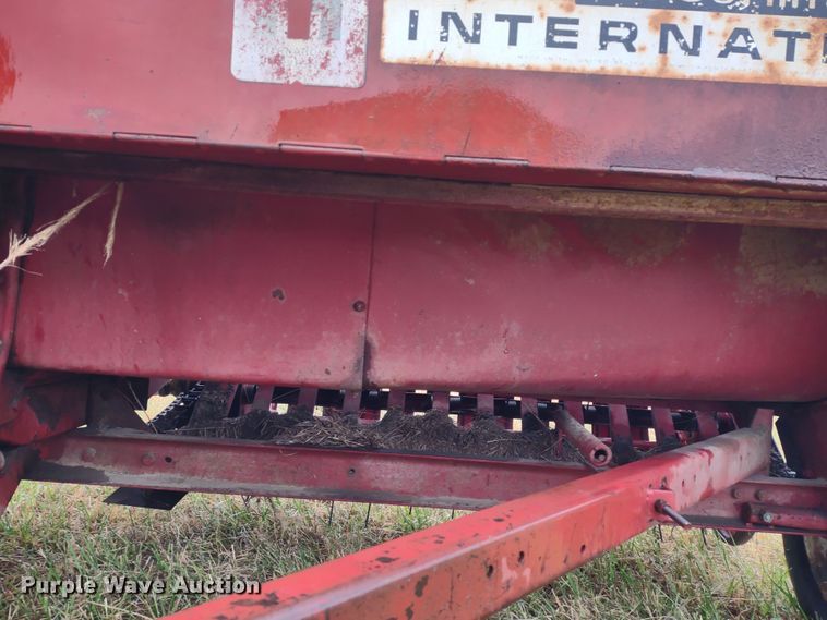 image for item DS1464 International 46  small square baler
