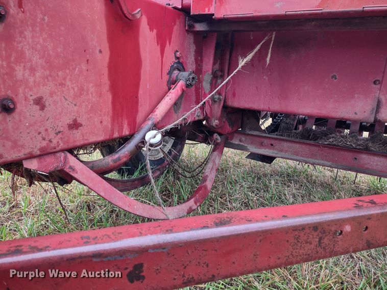 image for item DS1464 International 46  small square baler