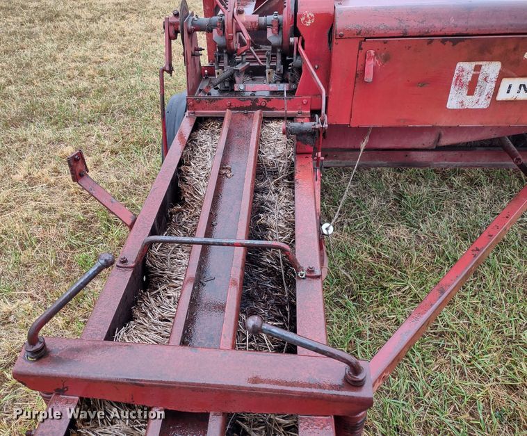 image for item DS1464 International 46  small square baler