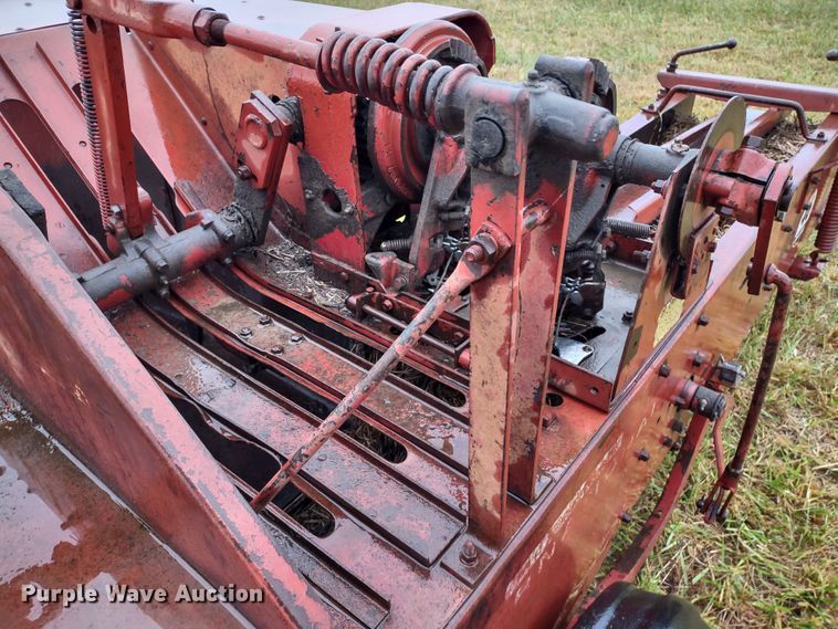 image for item DS1464 International 46  small square baler