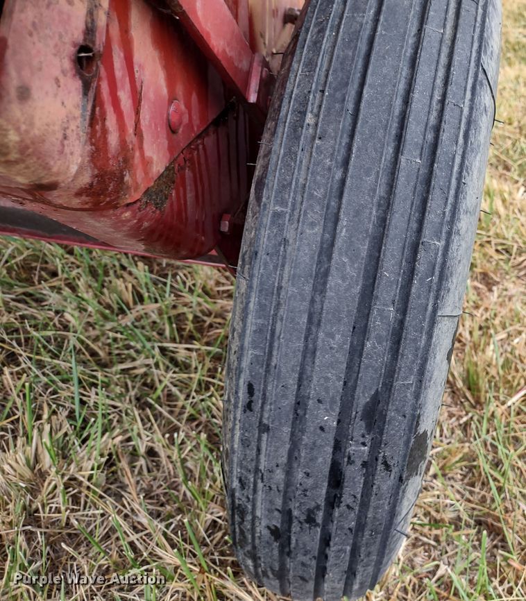 image for item DS1464 International 46  small square baler