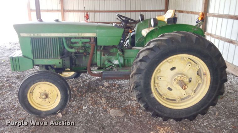 image for item DS1468 1966 John Deere 1020  tractor