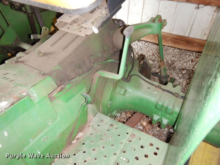 image for item DS1468 1966 John Deere 1020  tractor