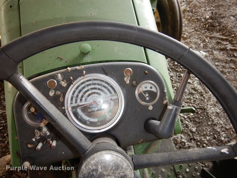 image for item DS1468 1966 John Deere 1020  tractor