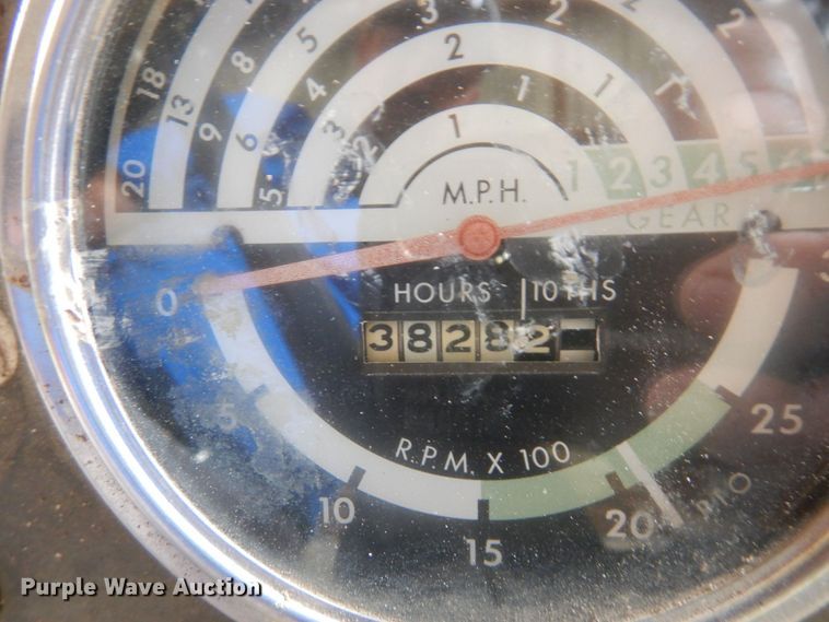 image for item DS1468 1966 John Deere 1020  tractor