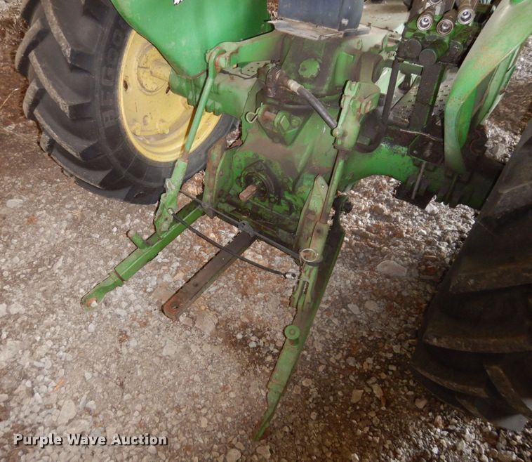 image for item DS1468 1966 John Deere 1020  tractor