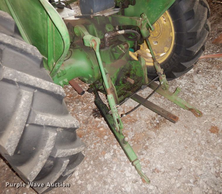 image for item DS1468 1966 John Deere 1020  tractor