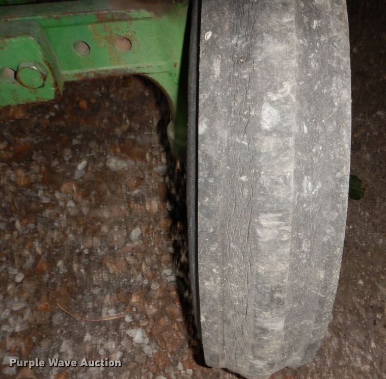 image for item DS1468 1966 John Deere 1020  tractor