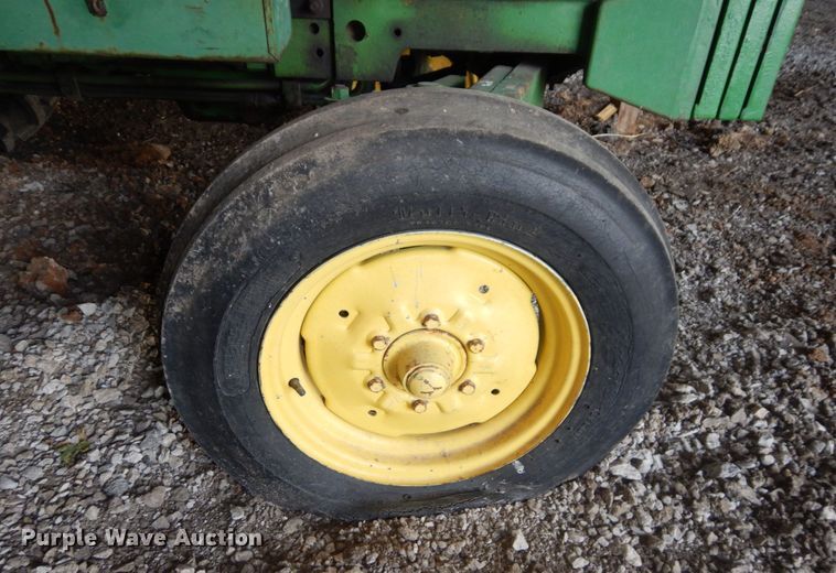 image for item DS1468 1966 John Deere 1020  tractor