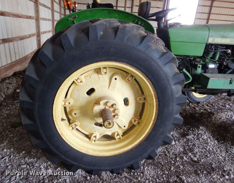 image for item DS1468 1966 John Deere 1020  tractor