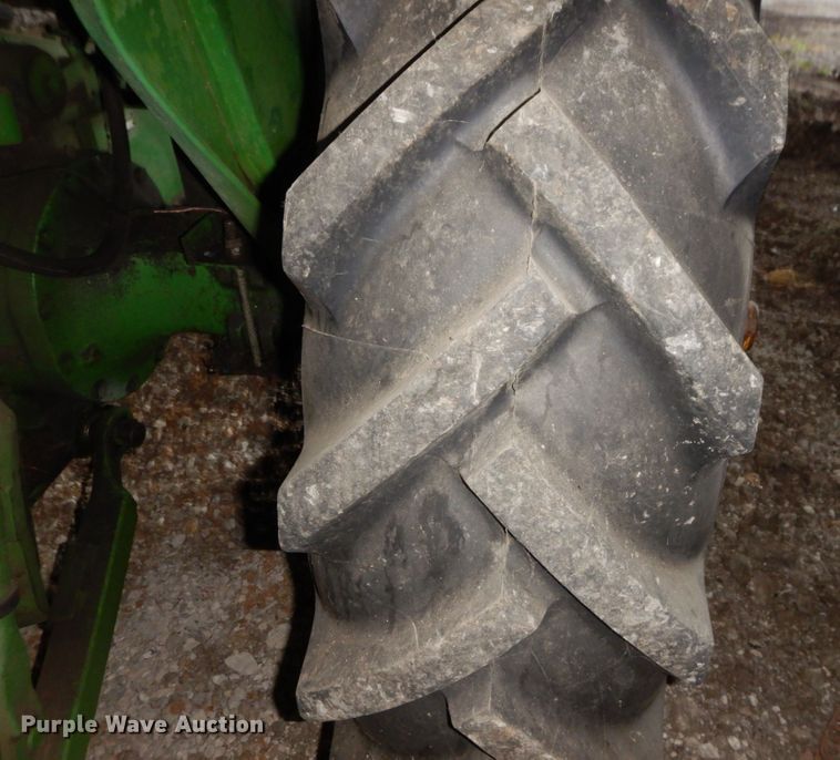 image for item DS1468 1966 John Deere 1020  tractor