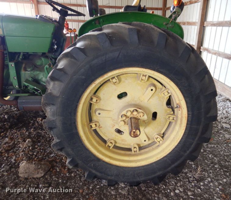 image for item DS1468 1966 John Deere 1020  tractor