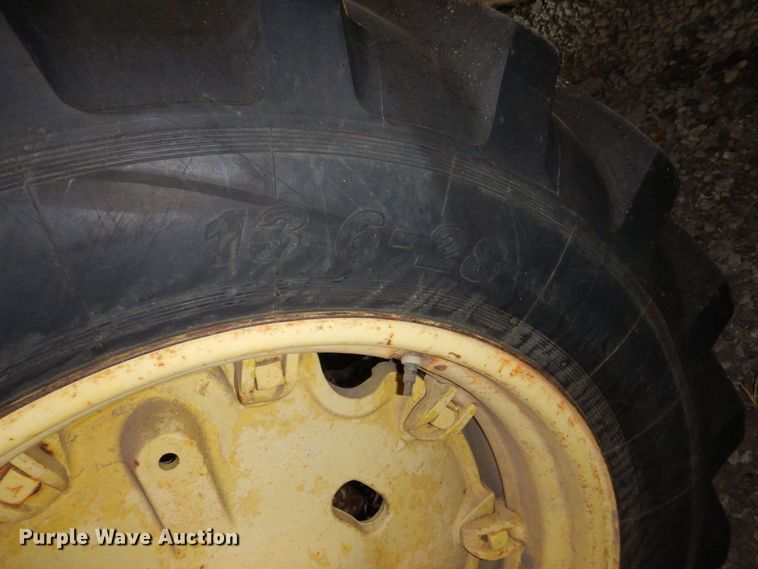 image for item DS1468 1966 John Deere 1020  tractor