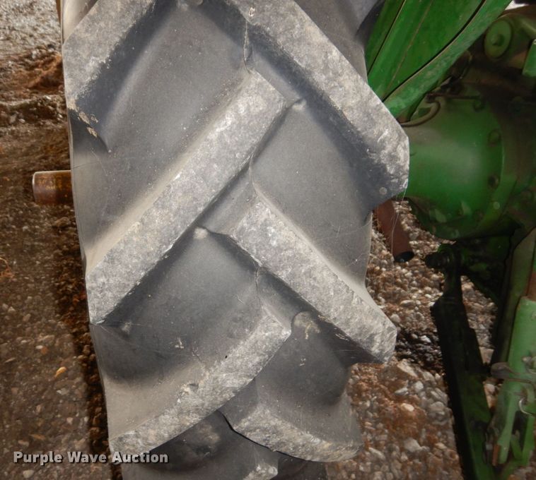 image for item DS1468 1966 John Deere 1020  tractor