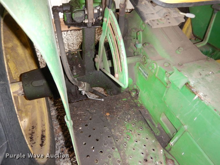 image for item DS1468 1966 John Deere 1020  tractor