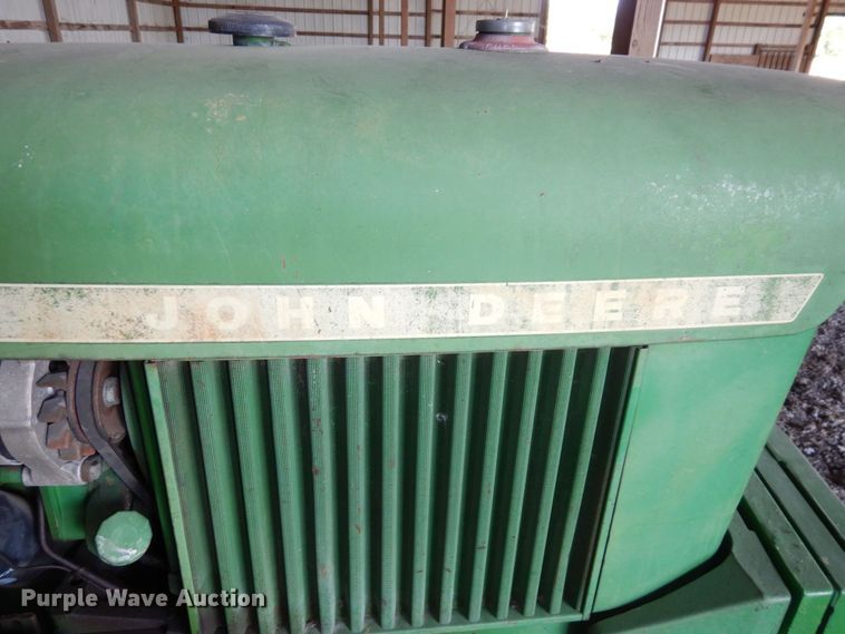 image for item DS1468 1966 John Deere 1020  tractor