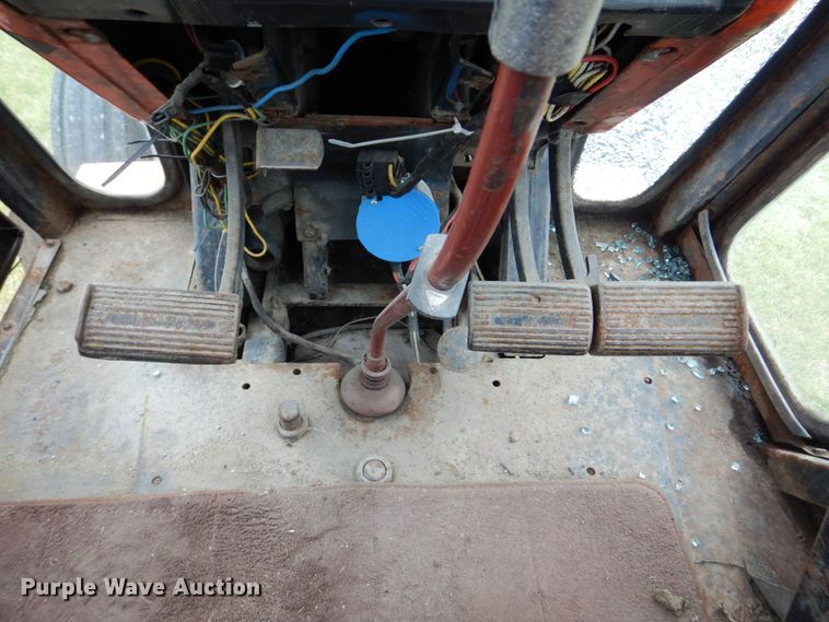 image for item DS8177 1978 Allis-Chalmers 7020  tractor