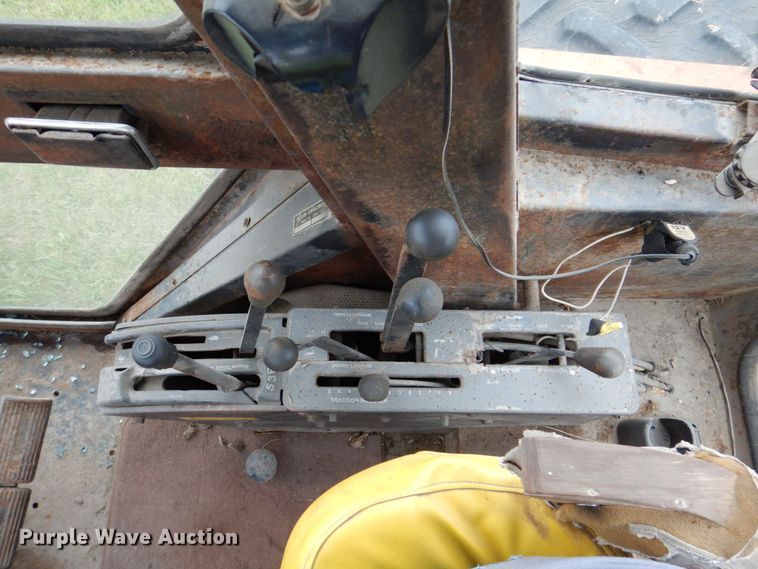 image for item DS8177 1978 Allis-Chalmers 7020  tractor