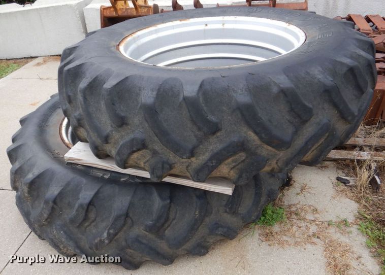 image for item DS8177 1978 Allis-Chalmers 7020  tractor