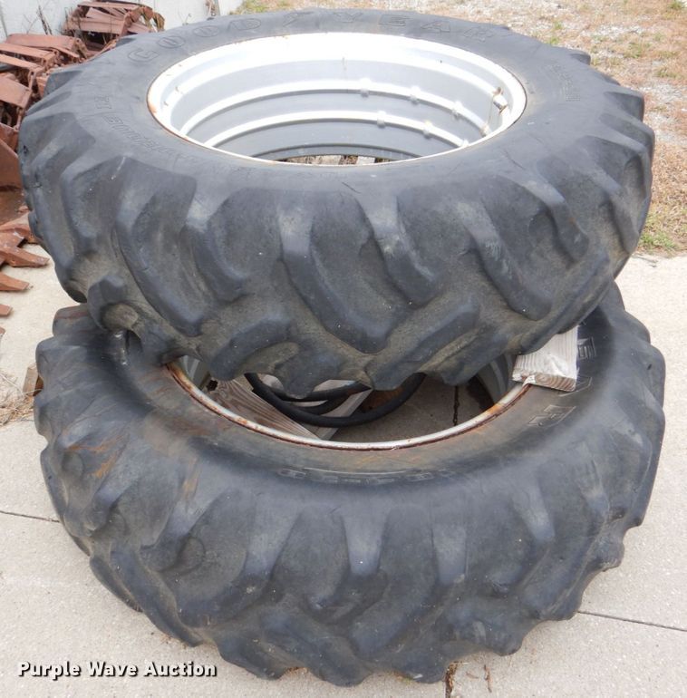 image for item DS8177 1978 Allis-Chalmers 7020  tractor