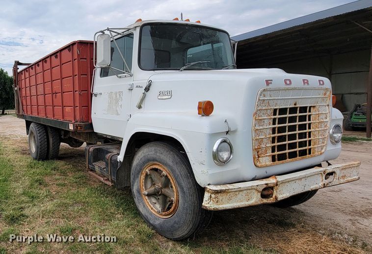 image for item HF9346 1975 Ford 700  grain truck